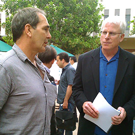 Evolutionary psychologists Steven Gangestad and David Buss chat during one of the breaks between talks. Gangestad spoke on: “Men’s Facial Masculinity, but Not Their Intelligence, Predicts Changes in Their Female partners’ Sexual Interests Across the Ovulatory Cycle” (see summary in the text), while David Buss spoke on: “Sexual Double Standards: The Evolution of Moral Hypocrisy” (see summary in the text).
